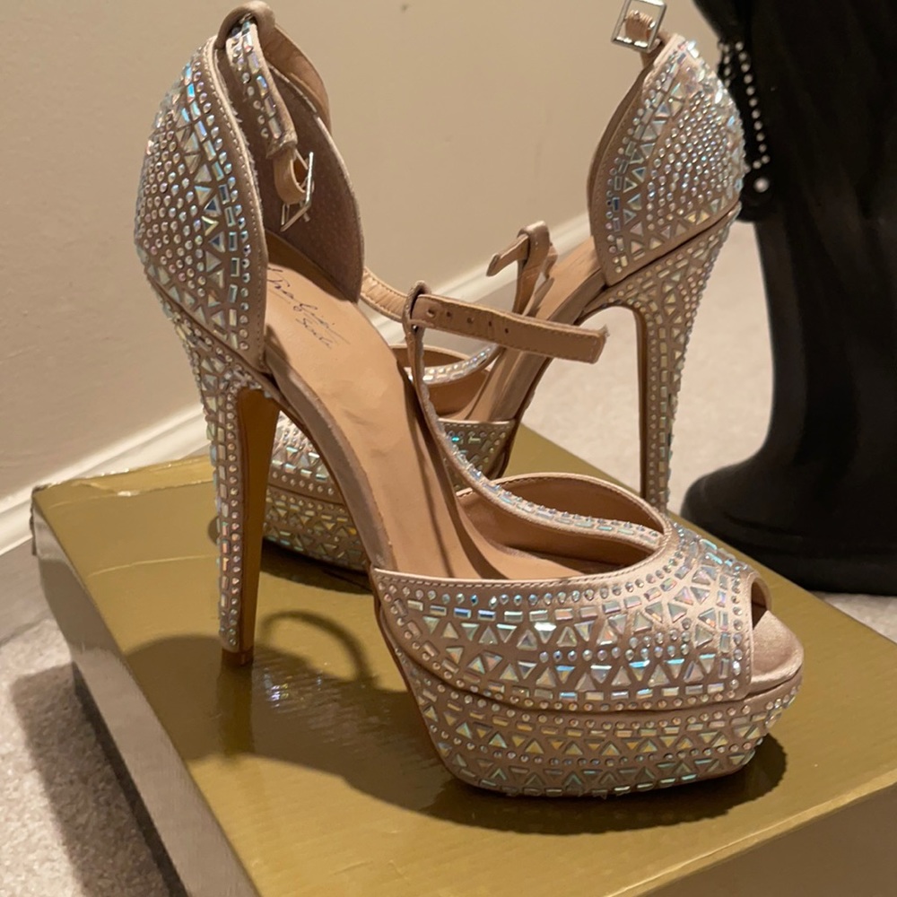 Hottttt!!!!1 wear..with box
